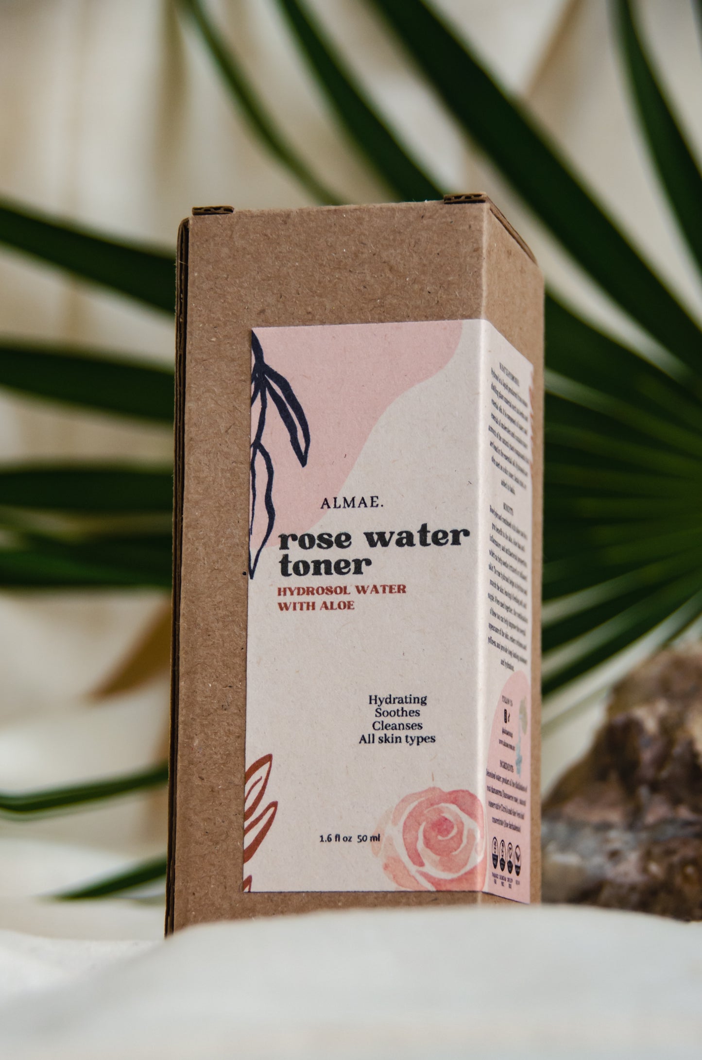 Tónico de agua de rosas con aloe